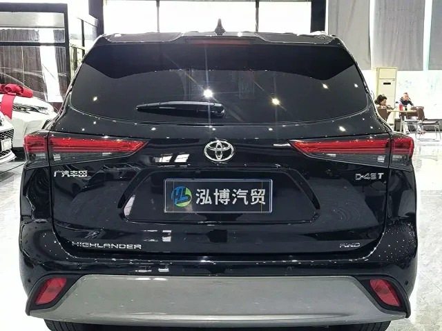 Toyota Highlander — Фото автомобиля 12