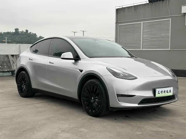 Tesla Model Y — Фото автомобиля 4
