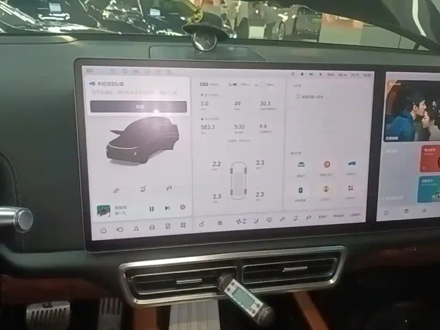 Li Auto L8 — Фото автомобиля 12