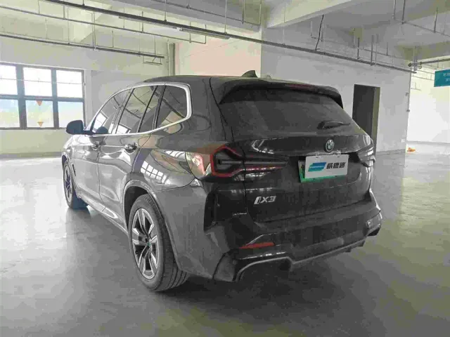 BMW iX3 — Фото автомобиля 4