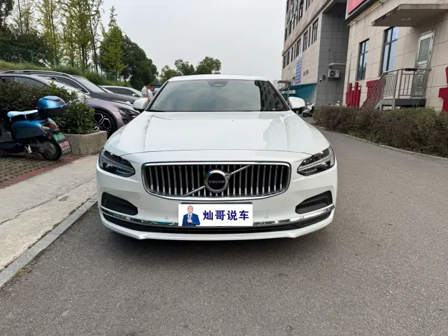 Volvo S90 — Фото автомобиля 2