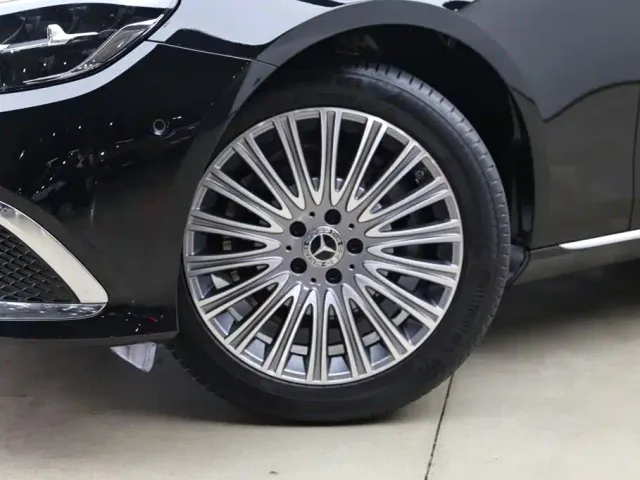 Mercedes-Benz E-Class — Фото автомобиля 25