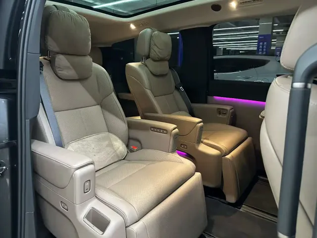Li Auto MEGA — Фото автомобиля 11