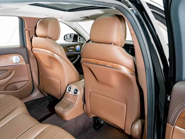 Mercedes-Benz E-Class — Фото автомобиля 20