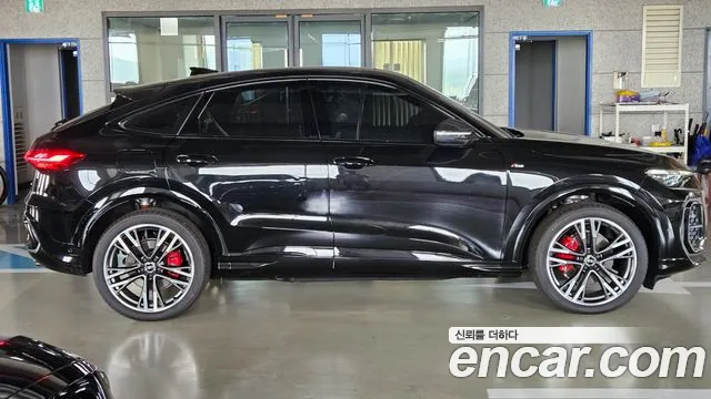 Audi Q5 45 TFSI quattro Sportback S Line Black Edition — Фото автомобиля 6