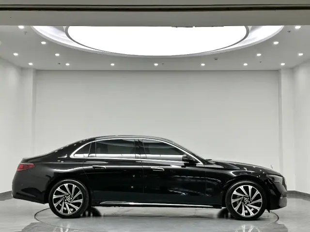 Mercedes-Benz E-Class — Фото автомобиля 4