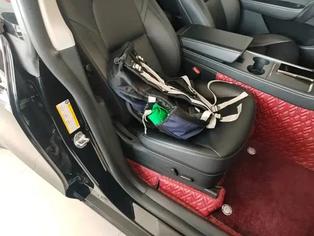 Tesla Model Y — Фото автомобиля 24