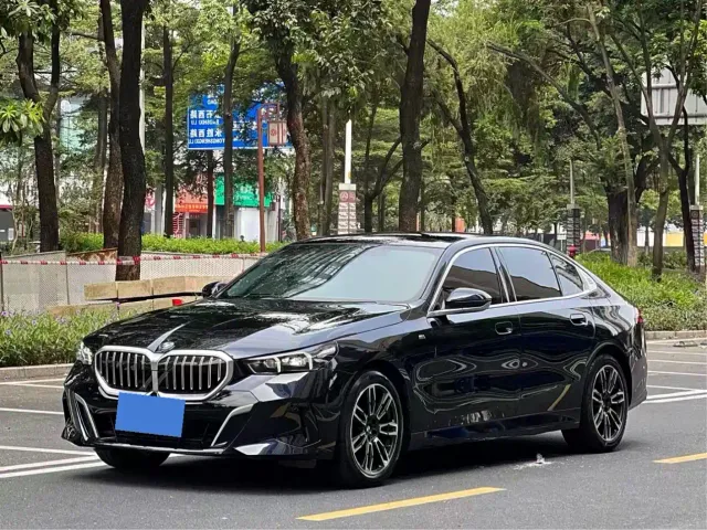 Фотография автомобиля — BMW 5 Series