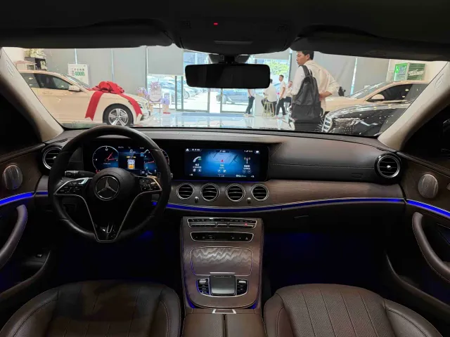 Mercedes-Benz E-Class — Фото автомобиля 10