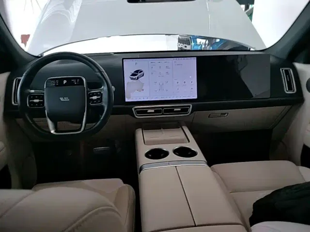Li Auto L7 — Фото автомобиля 9