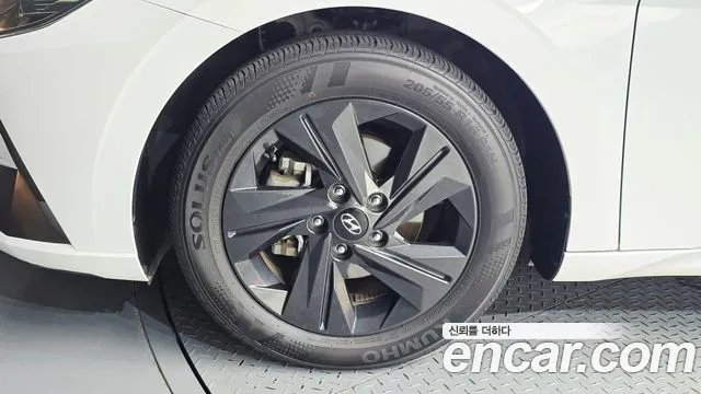 Hyundai Avante CN7 — Фото автомобиля 5