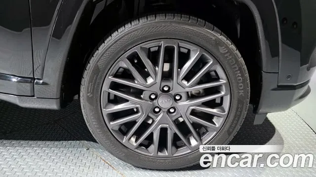 Jeep Compass — Фото автомобиля 4