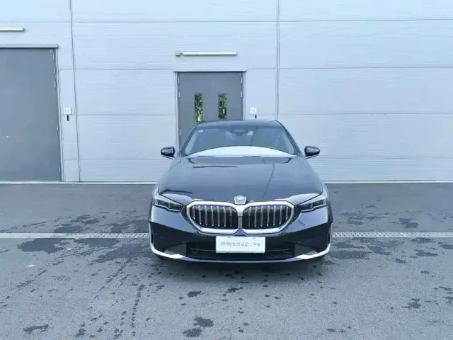 BMW 5 Series — Фото автомобиля 4