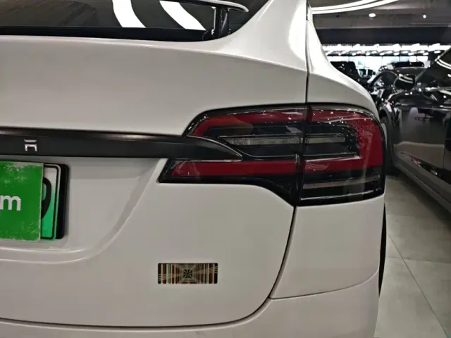 Tesla Model X — Фото автомобиля 7