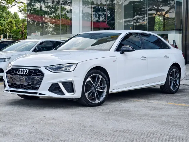 Фотография автомобиля — Audi A4L