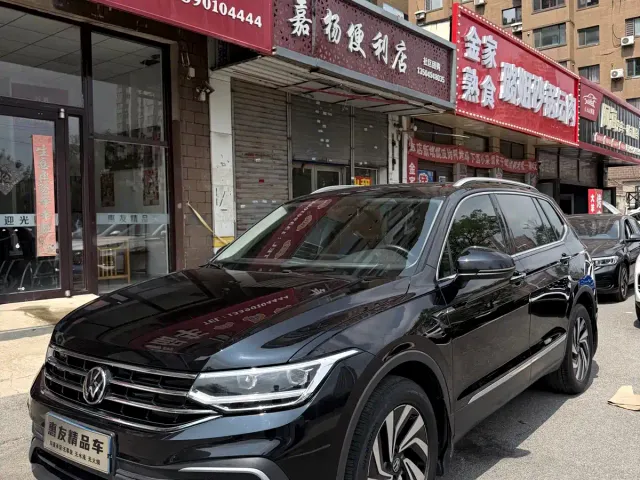 Фотография автомобиля — Volkswagen Tiguan L