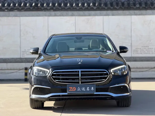 Mercedes-Benz E-Class — Фото автомобиля 2