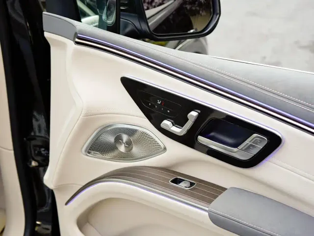 Mercedes-Benz EQS SUV — Фото автомобиля 12