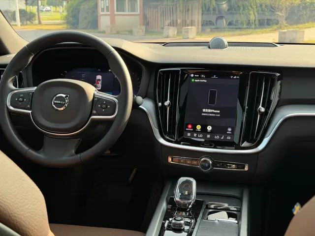 Volvo S60 — Фото автомобиля 9
