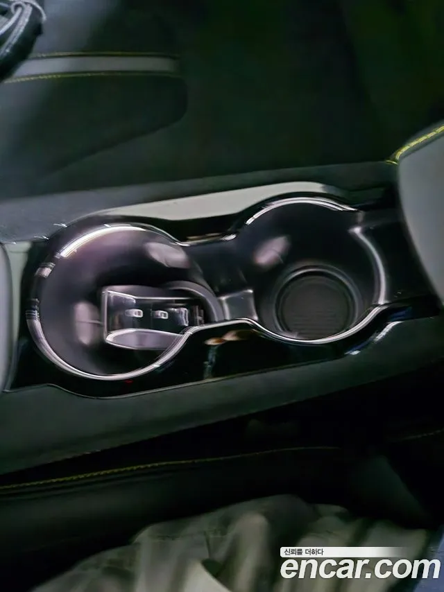Lotus Emira — Фото автомобиля 16