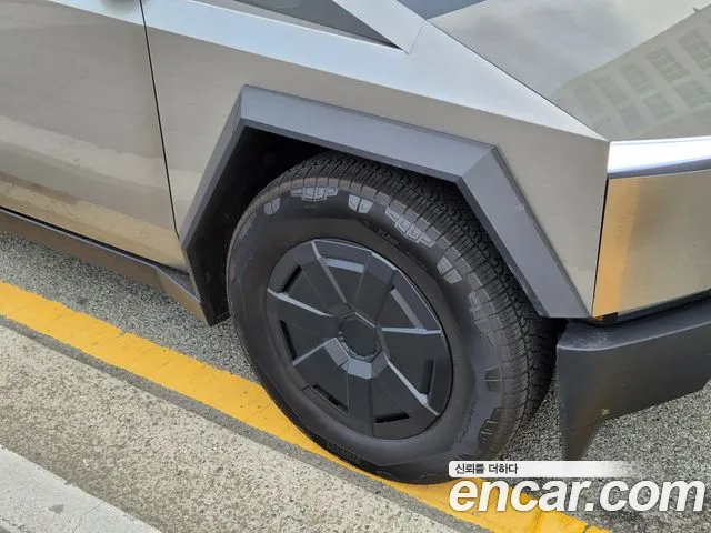 Tesla Cybertruck — Фото автомобиля 3