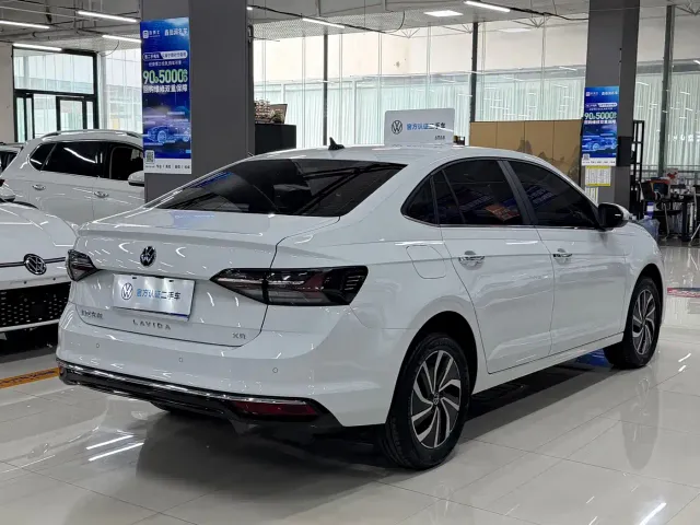 Volkswagen Lavida — Фото автомобиля 4