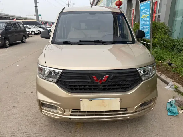 Wuling Hongguang V — Фото автомобиля 2