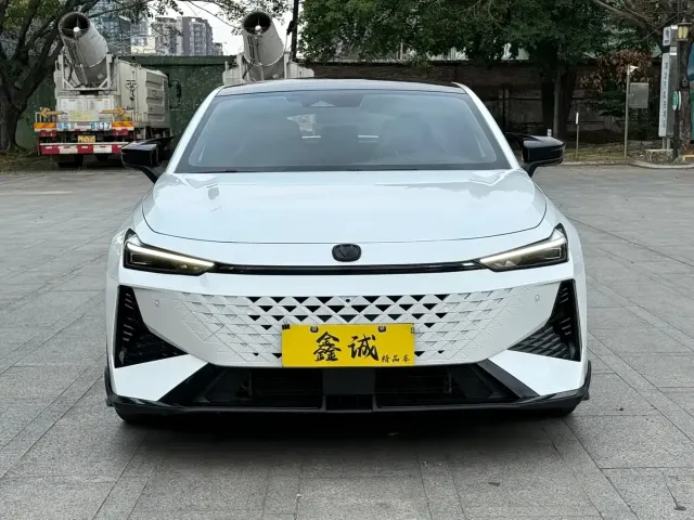 Changan UNI-V — Фото автомобиля 3