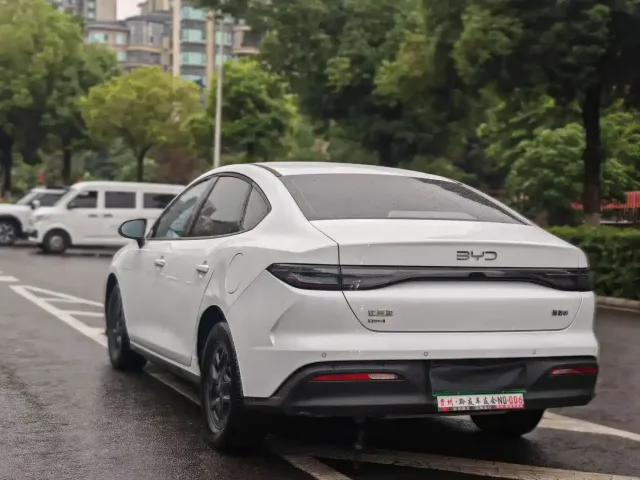 BYD Hai Bao 05 DM-i 2025 DM-i Smart Drive Edition 55KM Luxury — Фото автомобиля 11