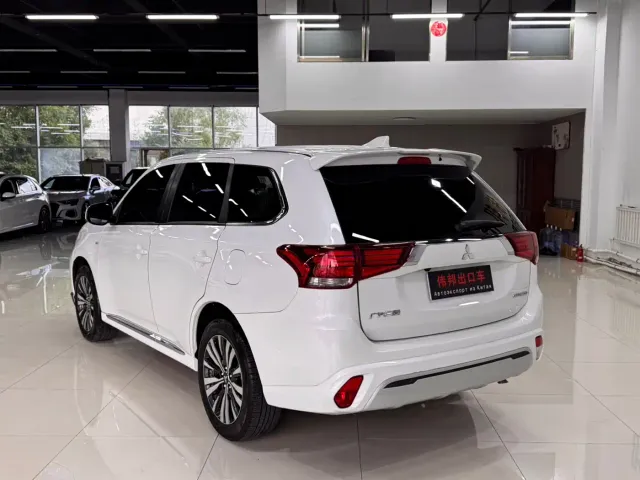 Mitsubishi Outlander — Фото автомобиля 6