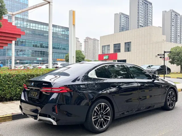 BMW 5 Series — Фото автомобиля 5