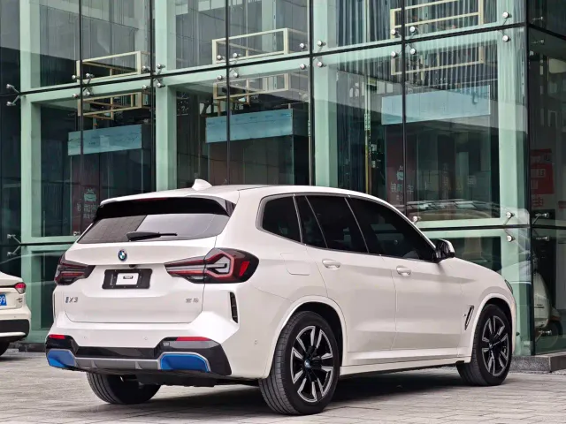 BMW iX3 — Фото автомобиля 18