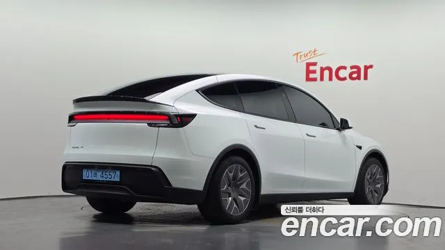 Tesla Model Y — Фото автомобиля 2