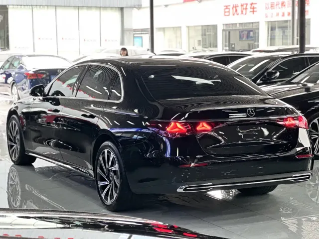 Mercedes-Benz E-Class — Фото автомобиля 16