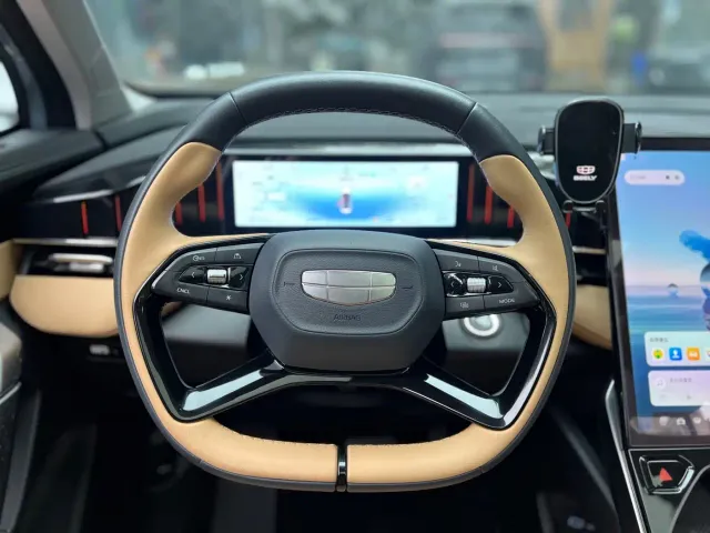 Geely Boyue L — Фото автомобиля 10