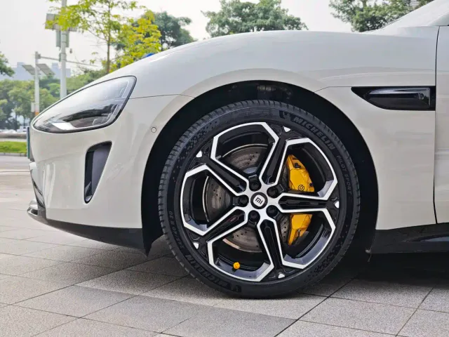 Xiaomi SU7 — Фото автомобиля 21