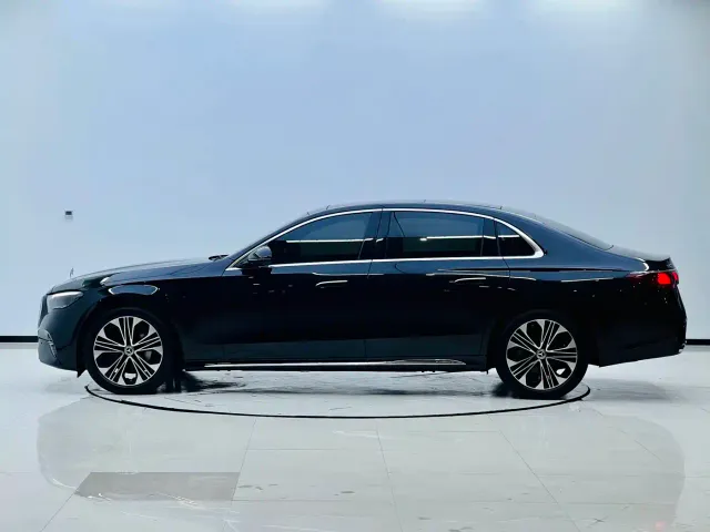 Mercedes-Benz E-Class — Фото автомобиля 4