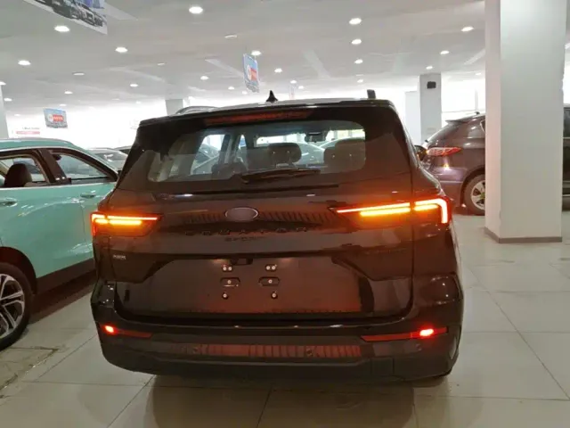 Ford Lingrui — Фото автомобиля 5