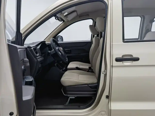 Wuling Hongguang V — Фото автомобиля 10
