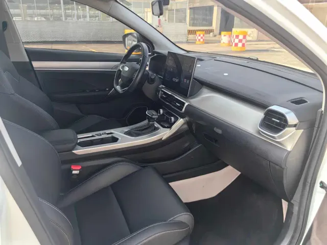 Geely Binyue — Фото автомобиля 11