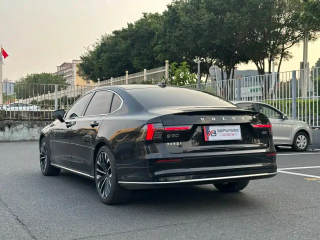 Volvo S90 — Фото автомобиля 9