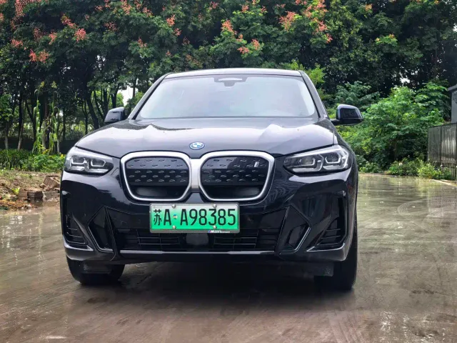 BMW iX3 — Фото автомобиля 2