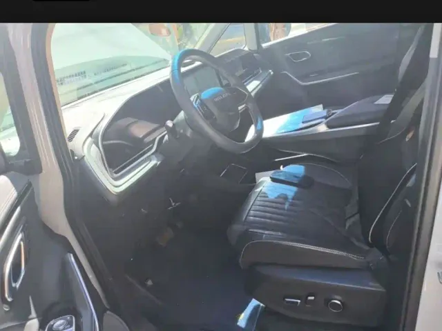 Maxus G90 — Фото автомобиля 14