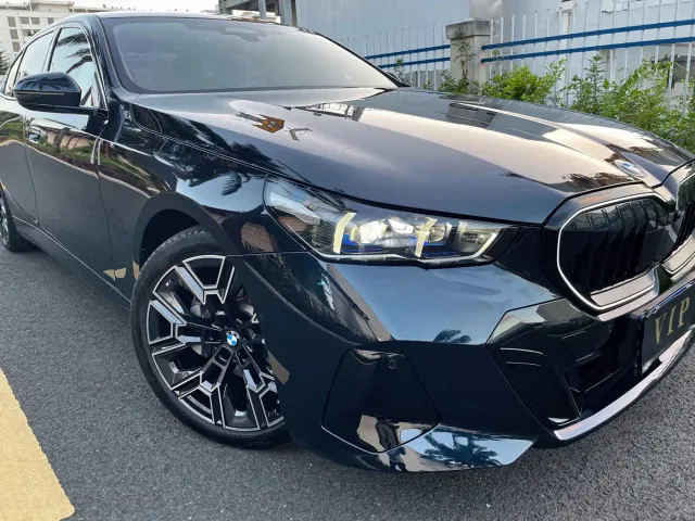 BMW 5 Series — Фото автомобиля 16