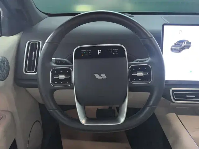 Li Auto L6 — Фото автомобиля 15
