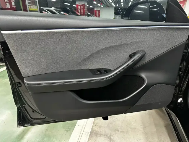 Tesla Model 3 — Фото автомобиля 7