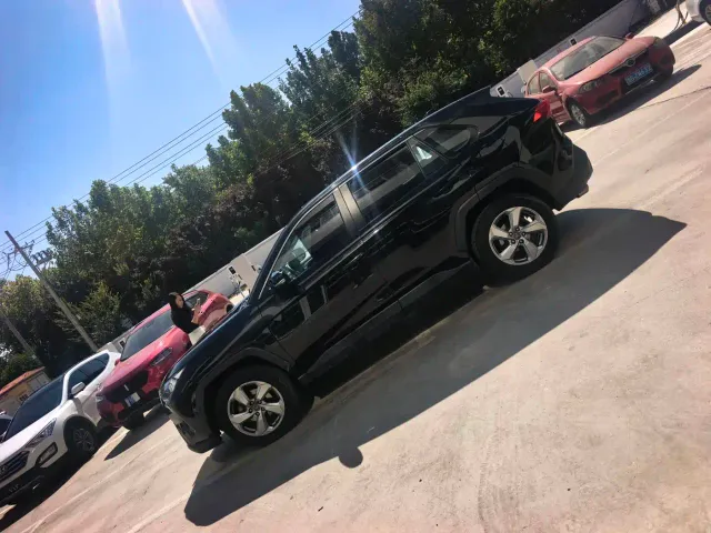 Toyota RAV4 — Фото автомобиля 8