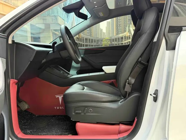 Tesla Model Y — Фото автомобиля 4