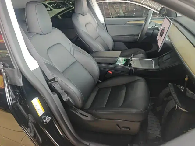 Tesla Model Y — Фото автомобиля 23