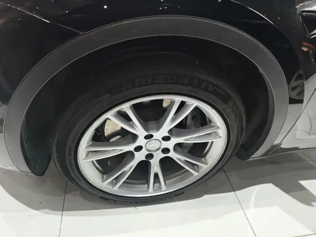 Tesla Model Y — Фото автомобиля 22